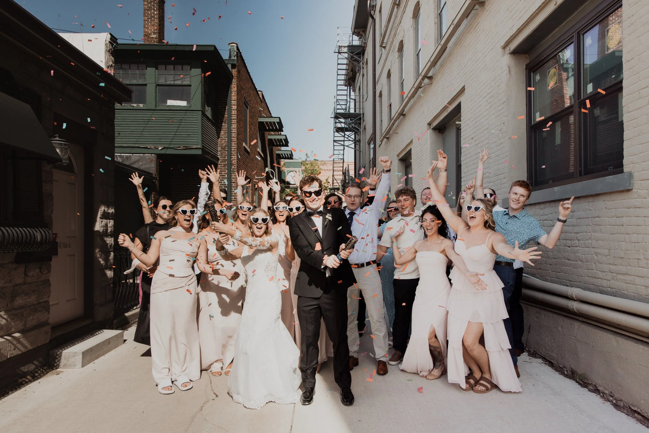 .
this group shot > other group shots.
.
📷 @emroseweddings