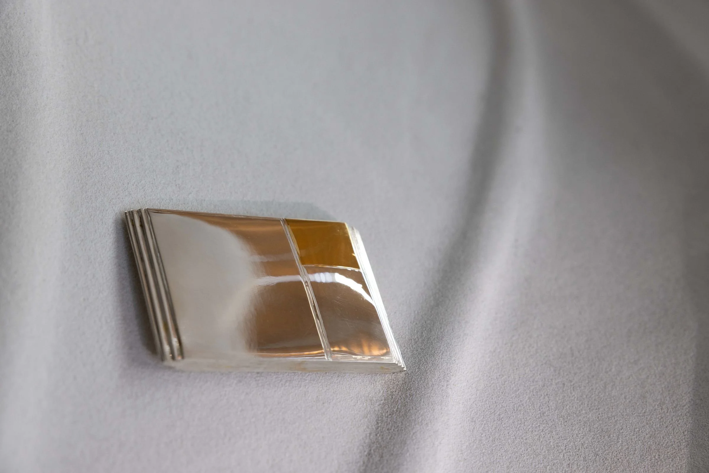  Emergency Blanket (Solid Silver, and Gold Coated on the Corner) 