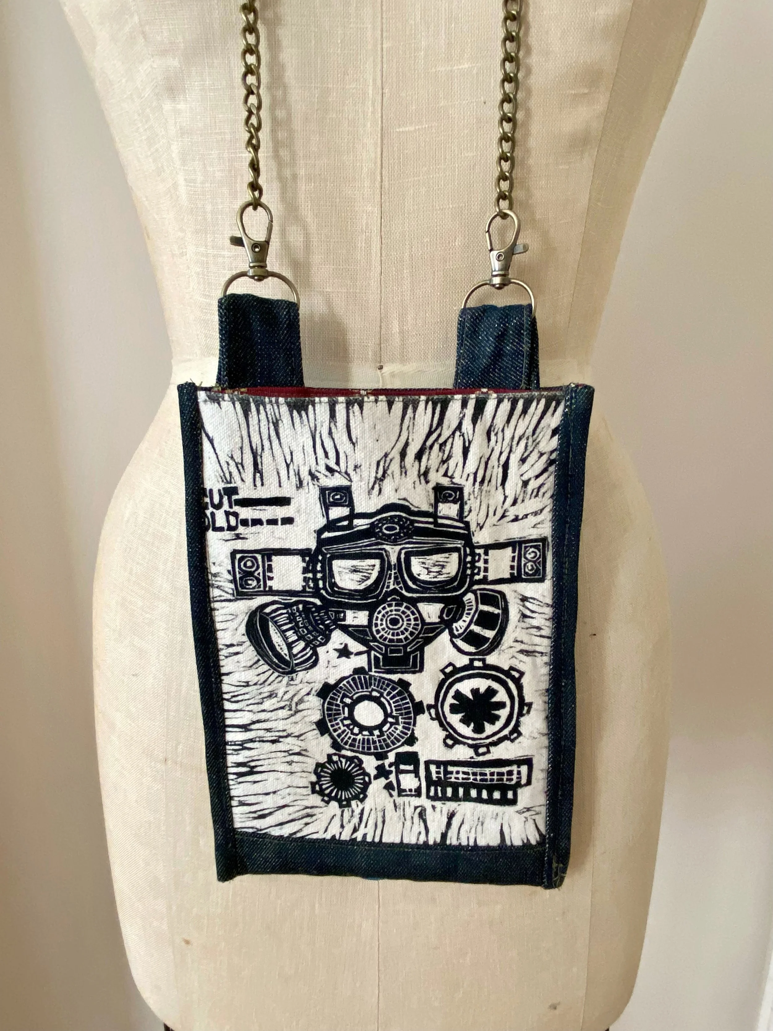 cell phone pouch closeup.jpeg