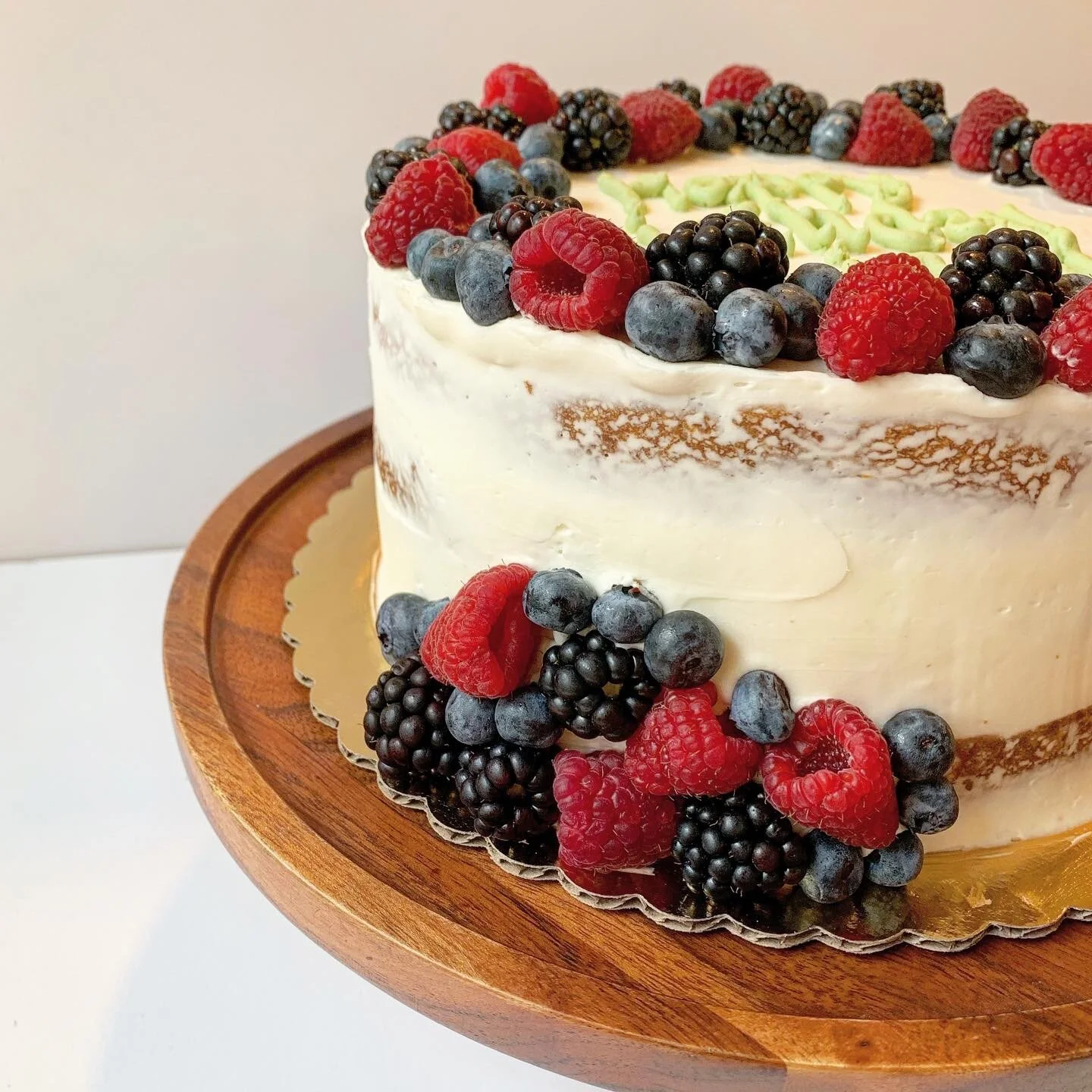 Vanilla pound cake with fresh berries