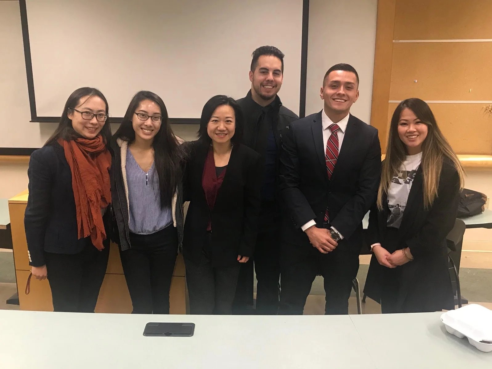 Fall+2018+Team+w.+Joyce+%26+Jenny+%282%29.jpg