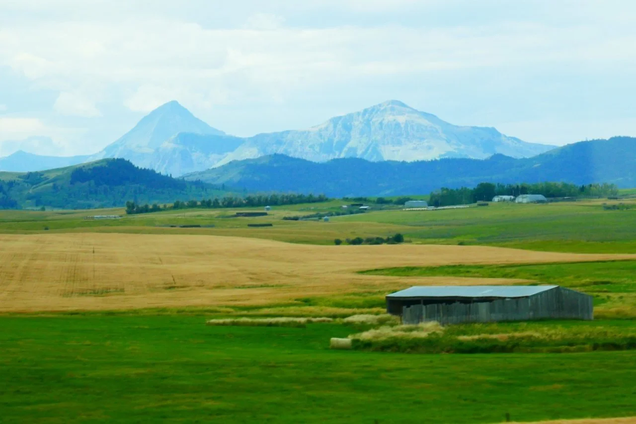 Prairie_Canada_Rockies.jpg