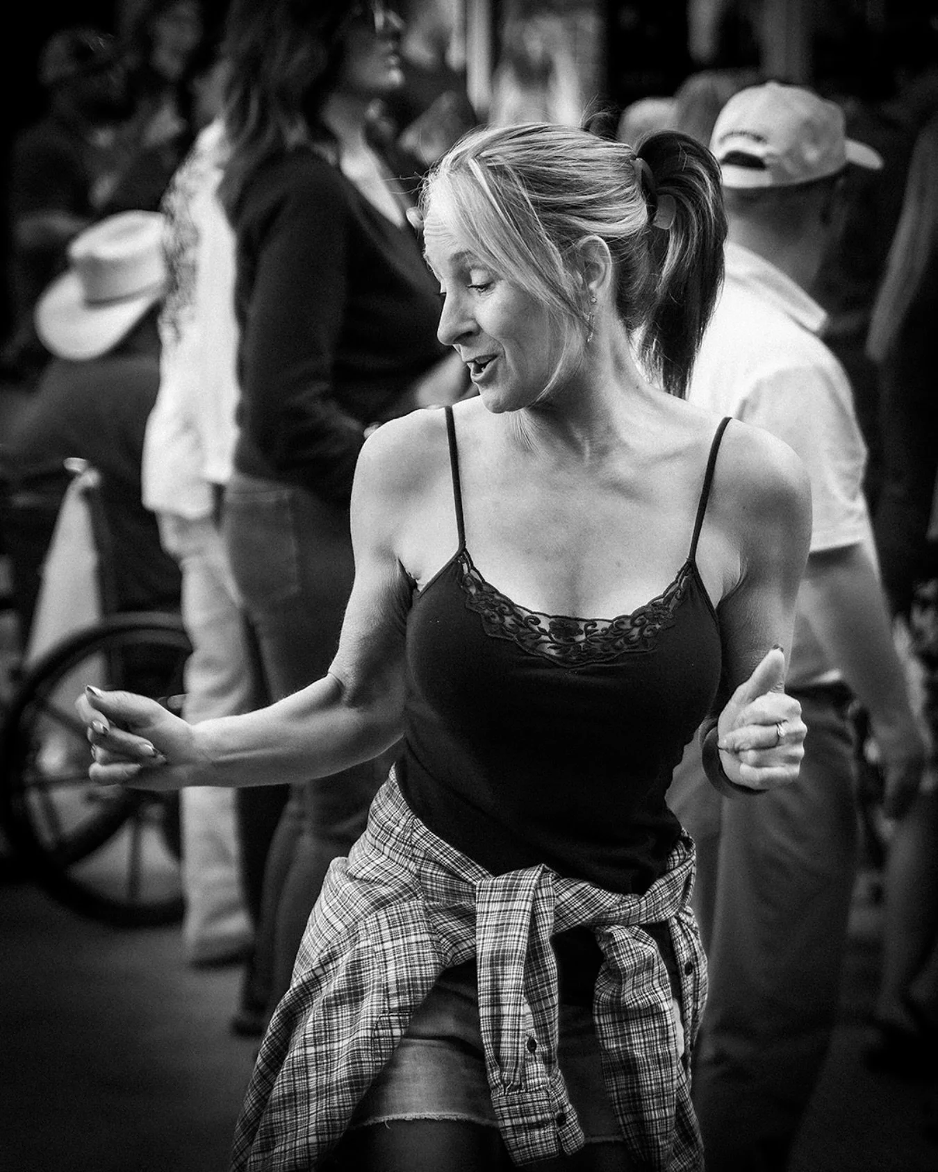 When the music hits just right on @fremontstreet 
.
.
.
.
#vcc #vegascreativecollective #straightouttavegas #vegasvibes #lasvegaslife #bwphotography #lasvegascreators #creatorsofinstagram #creatorsoflasvegas #lasvegaslocals #blackandwhitephotography 
