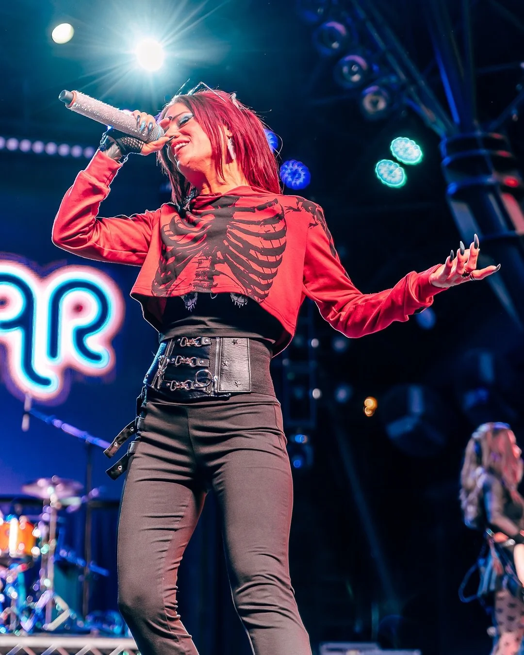 SUGAR
.
.
.
.
#vcc #vegascreativecollective #straightouttavegas #vegasvibes #lasvegaslife #lasvegascreators #creatorsofinstagram #creatorsoflasvegas #lasvegaslocals #streetphotography #urbanphotography #eventphotography #concertphotography #rockmusic