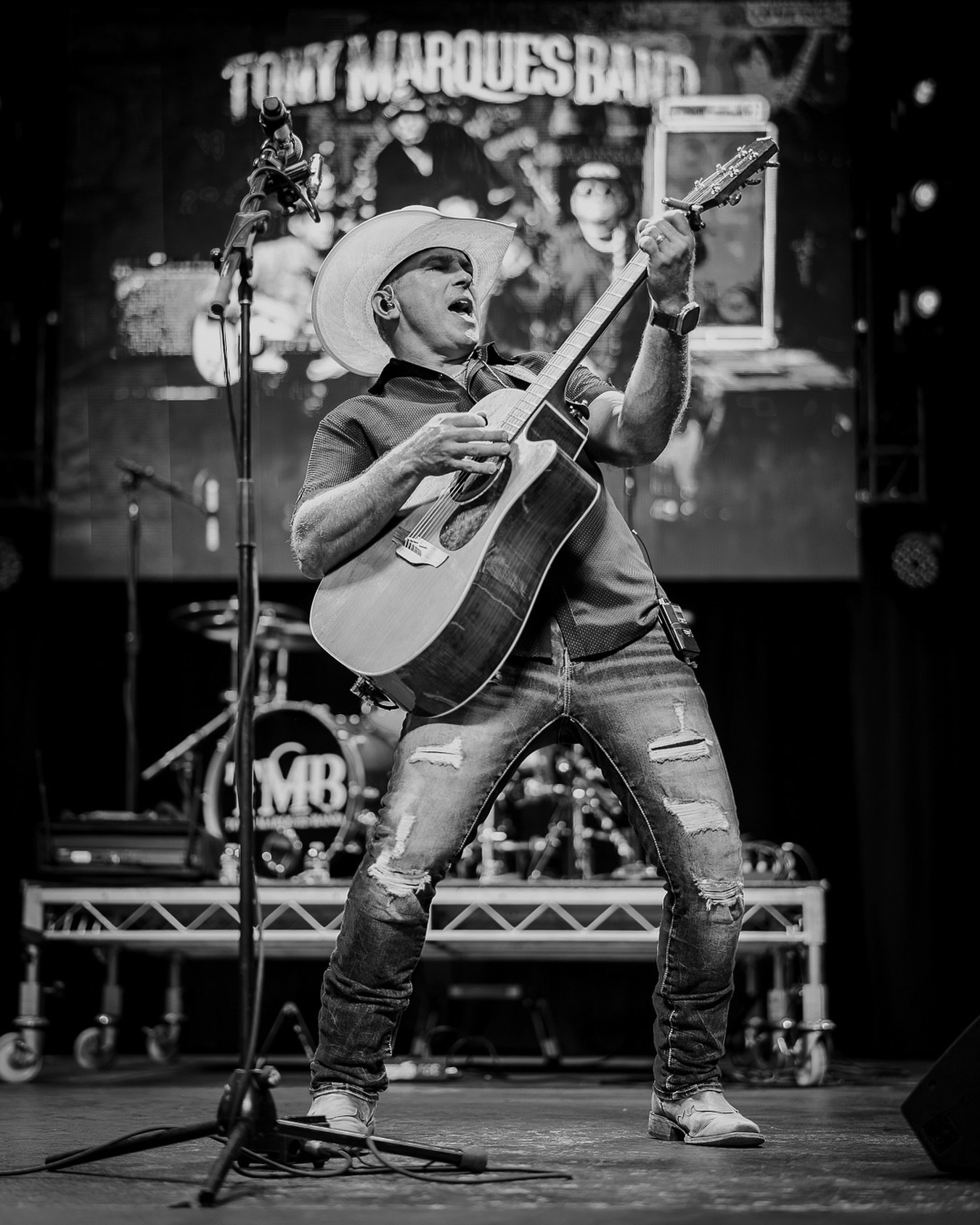 One of the BEST and hardest working bands on @fremontstreet led by this talented showman, @tonymarquesband
.
.
.
.
#vcc #vegascreativecollective #straightouttavegas #vegasvibes #lasvegaslife #bwphotography #lasvegascreators #creatorsofinstagram #crea
