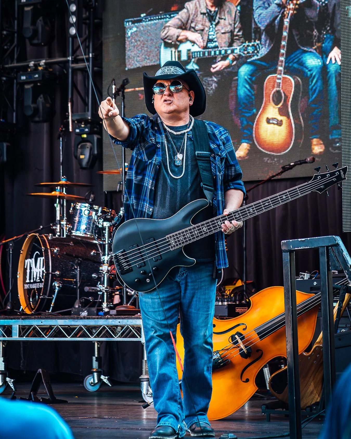 Faces of Fremont: Mikey Riojas
.
.
.
.
#bassist #lowend #vocalist #fremontstreetexperience #straightouttavegas