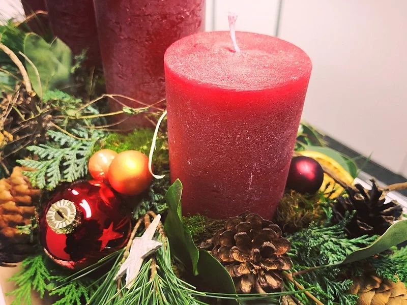 7 CHRISTMAS CUSTOMS TO DECLUTTER