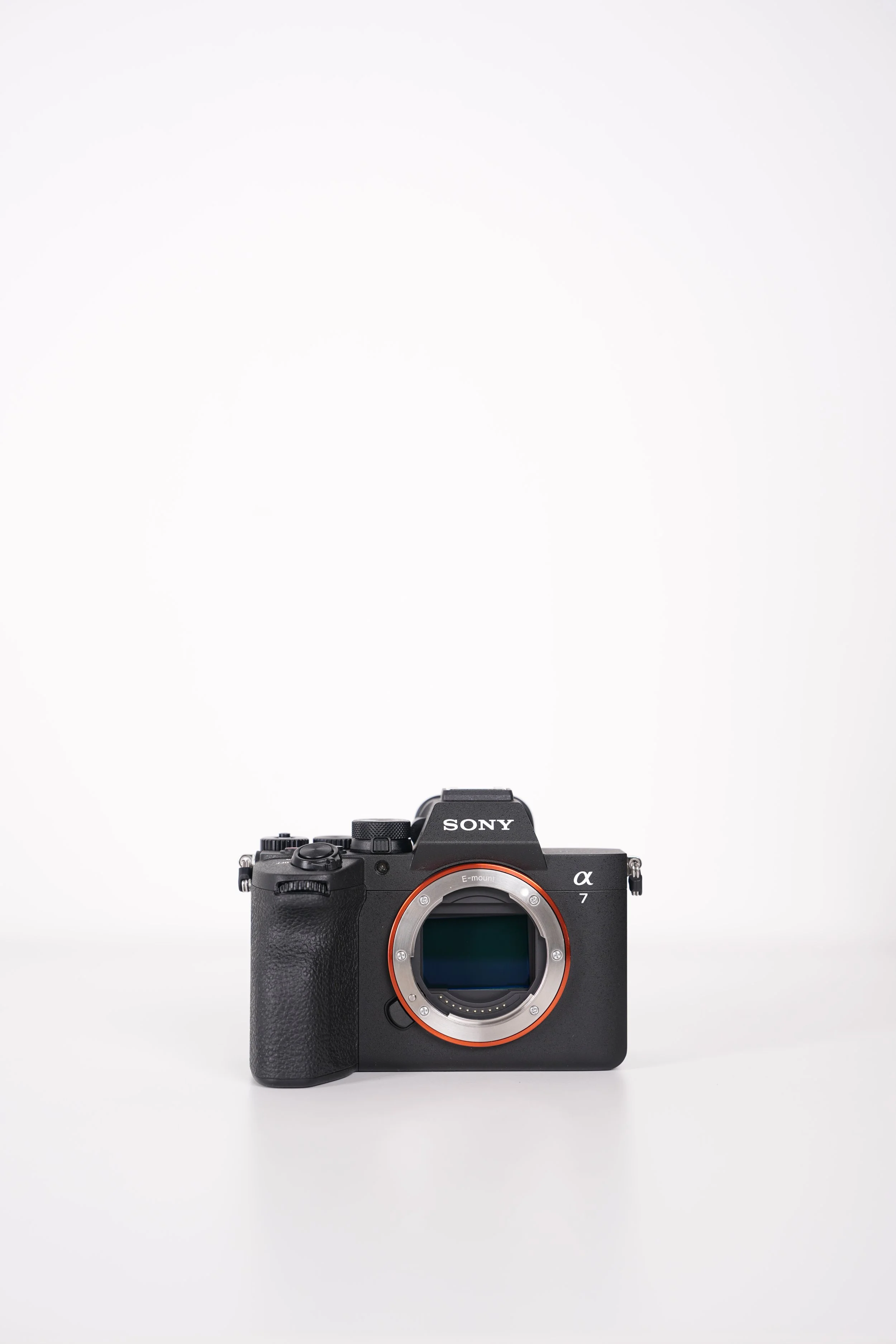 versatile full-frame hybrid mirrorless camera with a 33 MP stacked sensor, advanced AI-enhanced autofocus, and strong photo-video performance for creators.