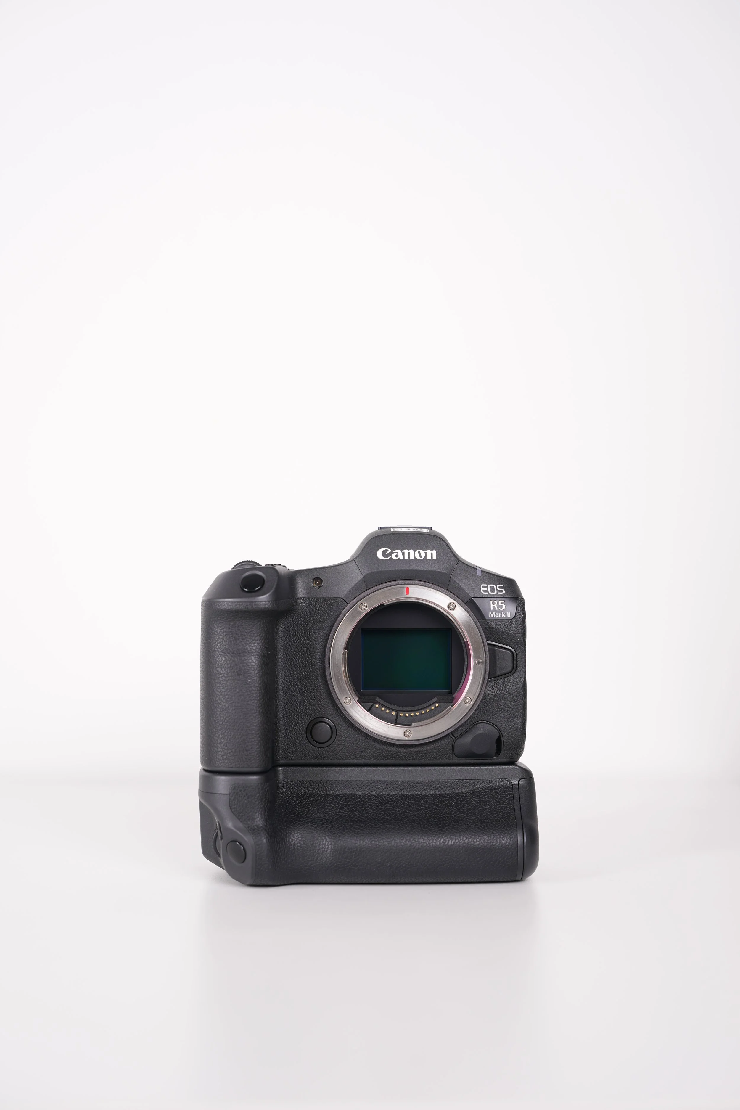  Canon R52 R5 mark ii $250 for 2 weekdays or $320/weekend (3 days Fri-Sun)→ 