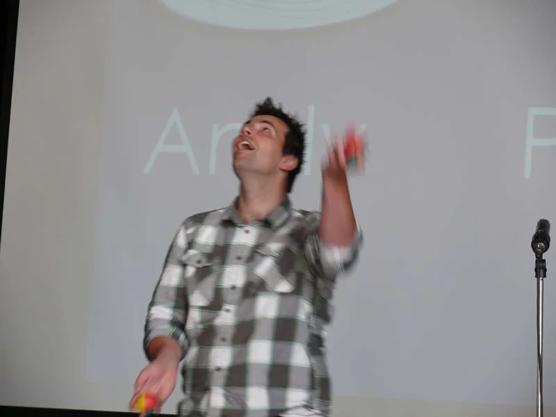 Juggling 02.jpg