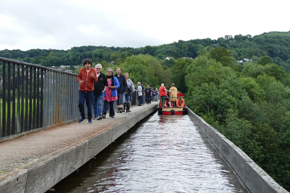 Llangollen Canal Boat Trip 06.jpg