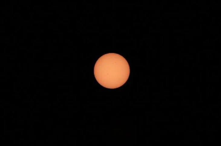 Figure 2-1: An uncropped image of the Sun with a DSLR camera with APS-C sensor and a 400mm lens (which is a 640mm equivalent to a full-frame DSLR camera). Solar film was used over the aperture of the lens. Credit: Sergio Castillo/Agena AstroProducts…