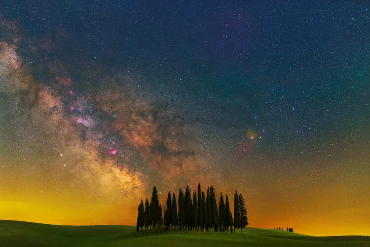 Image by skypointer Heaven on EarthI probably do not have to tell you that Tuscany is a photographers paradise in daylight and it is also great at night, as this image from my last visit in May proves.I have been revisiting the Val d'Orcia in Tuscan…