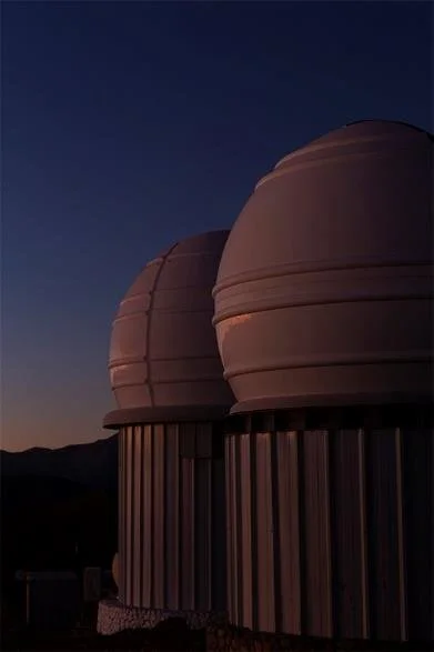 The domes of Chilescope after sunset © Elke Schulz
