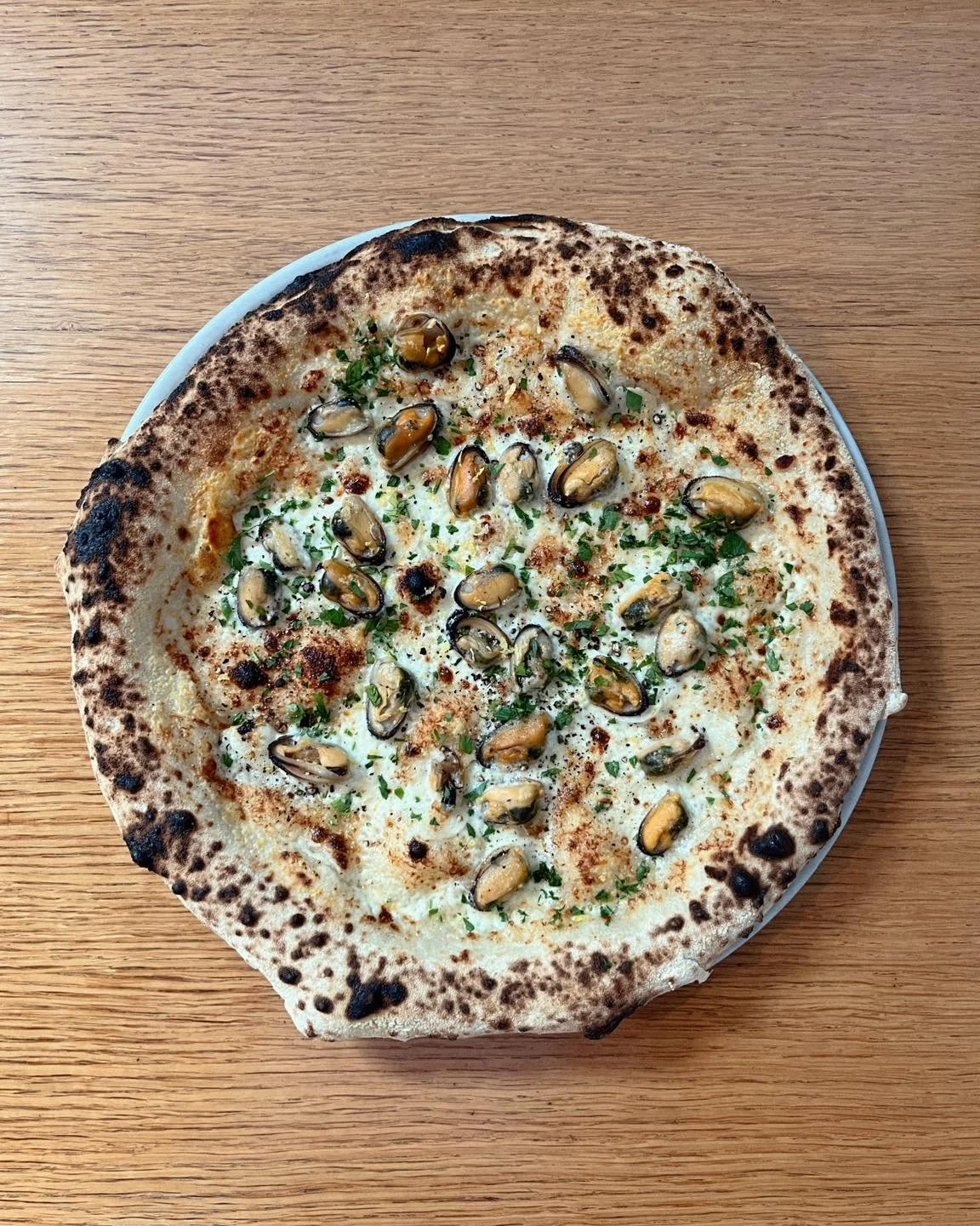Back to our regular programming 🕺 ta teden pica Cozza in pa&scaron;ta s pestom iz ohrovta in salsiccio. Dober tek! 🍕🍝