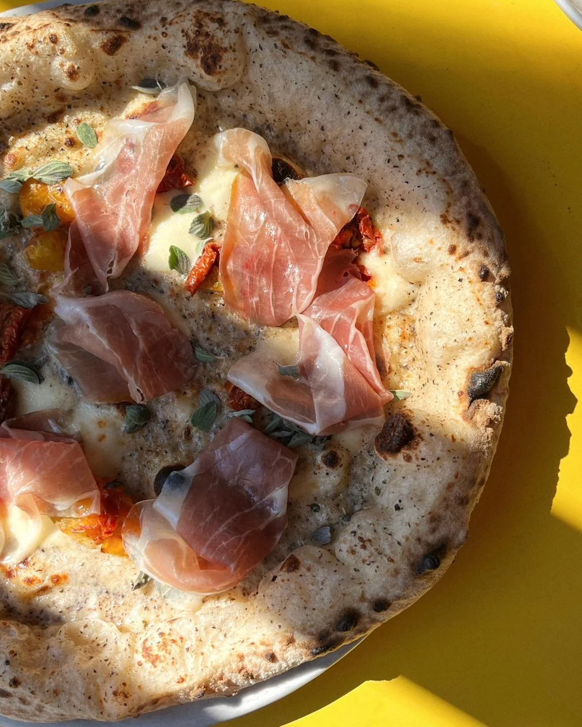 Tvoja najljub&scaron;a pica je odlična pick me up strategija po večdnevnem druženju z raz&scaron;irjeno družino, just saying 👀