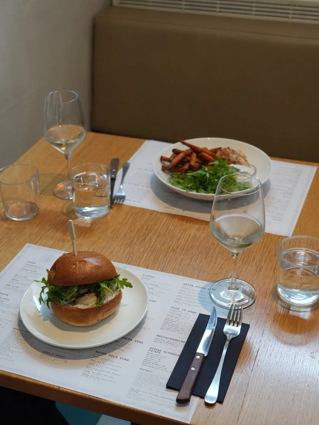 Kosilo za dva 🍽️

Kaj pa je vajino go-to naročilo v trappi? 🌞

#trappa #lunch #slovenia