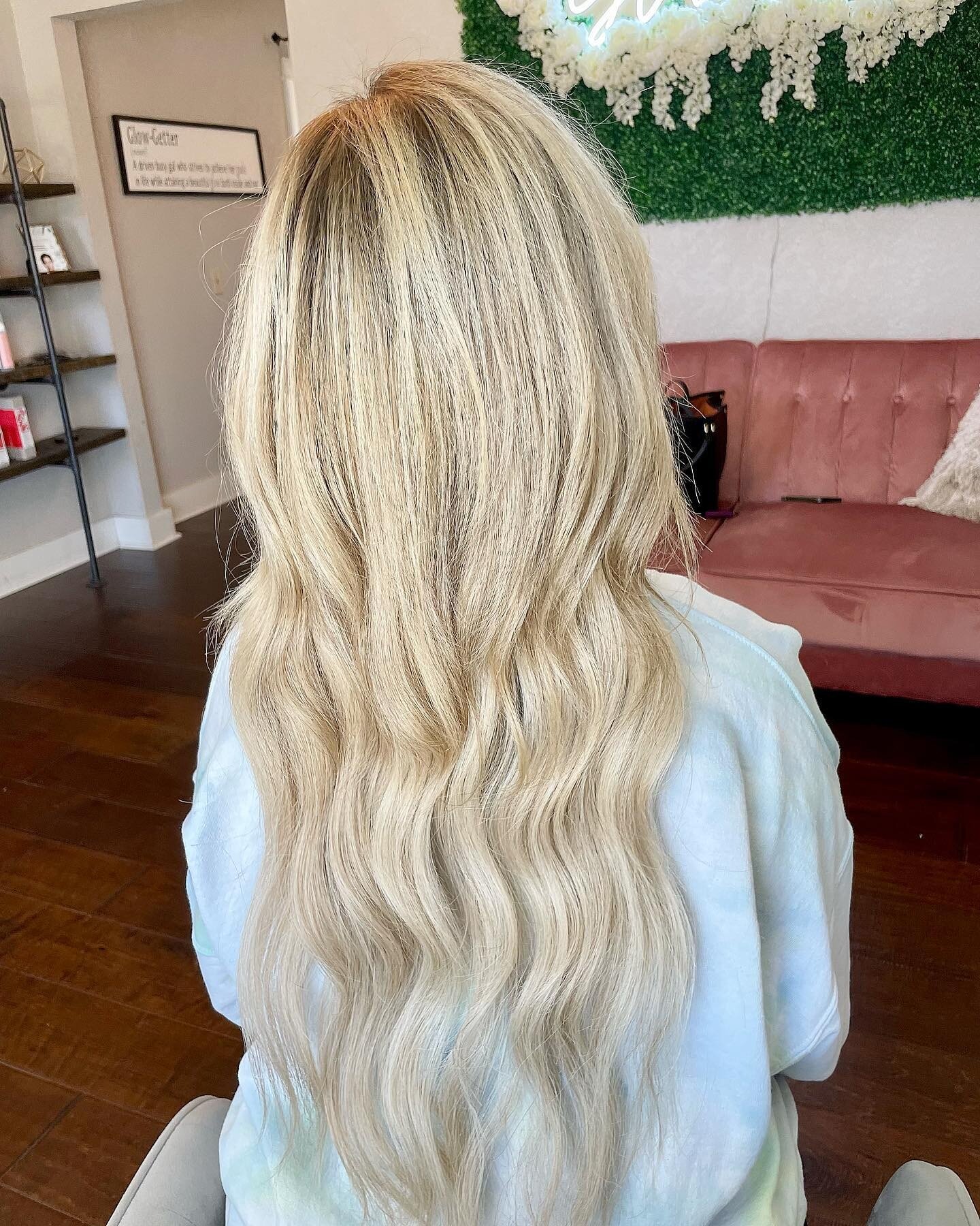 &quot;When one of your best friends asks for dream hair you give her the dream hair 🤤&quot;

Color by Melaina Barrera-Glow&amp;Co.

Install by @nicoleduggins_glowandco . We did 2 rows/6 wefts giving her length and fullness 🖤 @sultryhairco

#hairedu