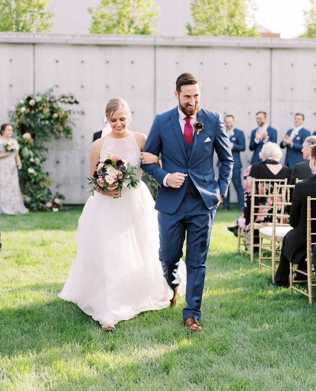 Planning a full-scale wedding can be overwhelming, especially with endless decisions on your plate. Fortunately, one decision gave this couple peace of mind while planning their dream wedding. 🤗 ⁠
⁠
&quot;Hiring Oak + Honey was one of the best decis