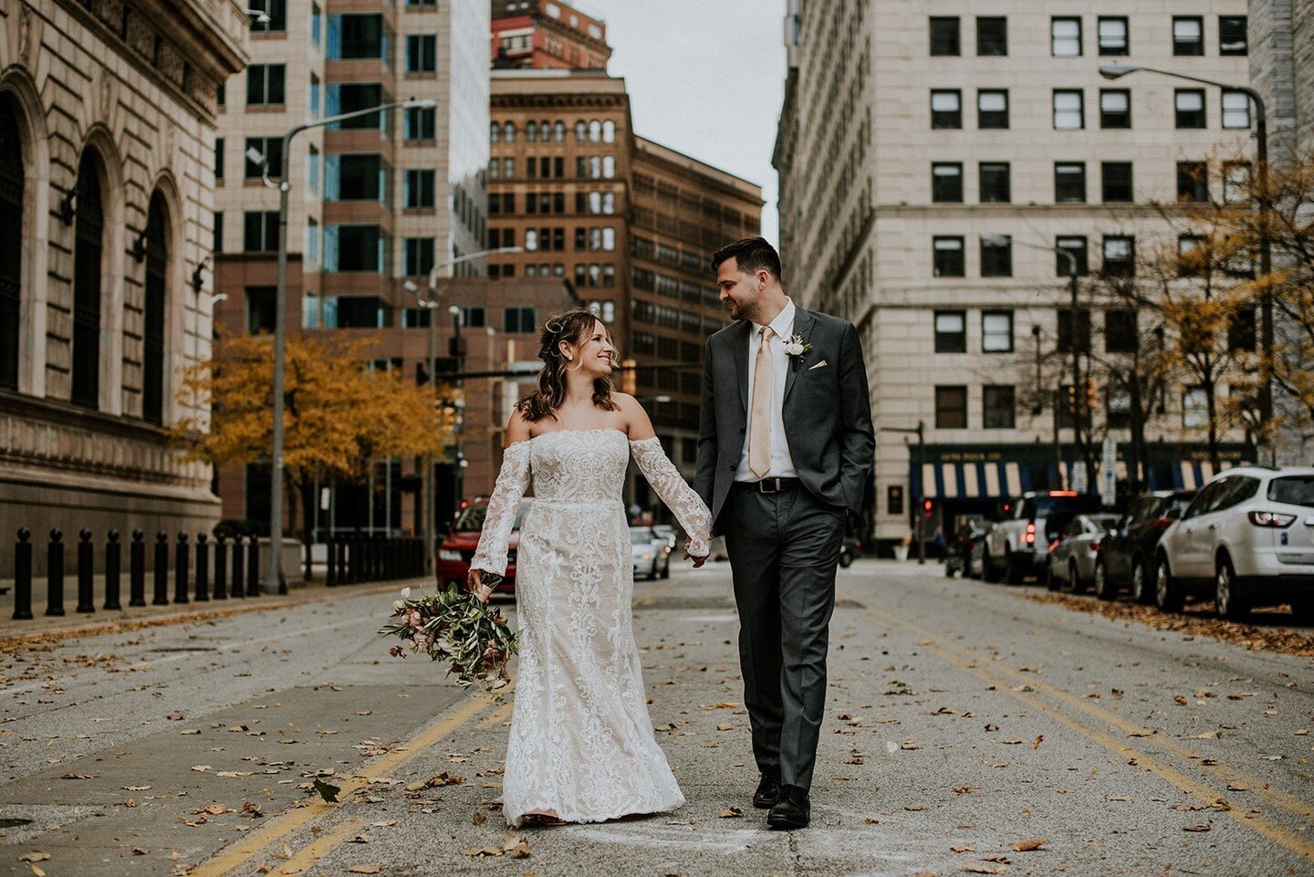 Cheers to Sarah + Eric! 🥂⁠
⁠
We're sharing their stunning industrial boho wedding on our blog today, and you won't want to miss this gorg celebration at @tenkwestbank_marigold! Tap the link in our bio to see it in all its glory 👆⁠
⁠
Of course, we c