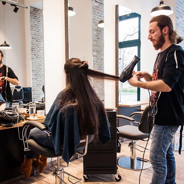 www.georgesalon.at | #georgehairsalonwien #haircutvienna #friseurwien #praterstern #haarfarbe #hairsalon #beauty #hairdresser