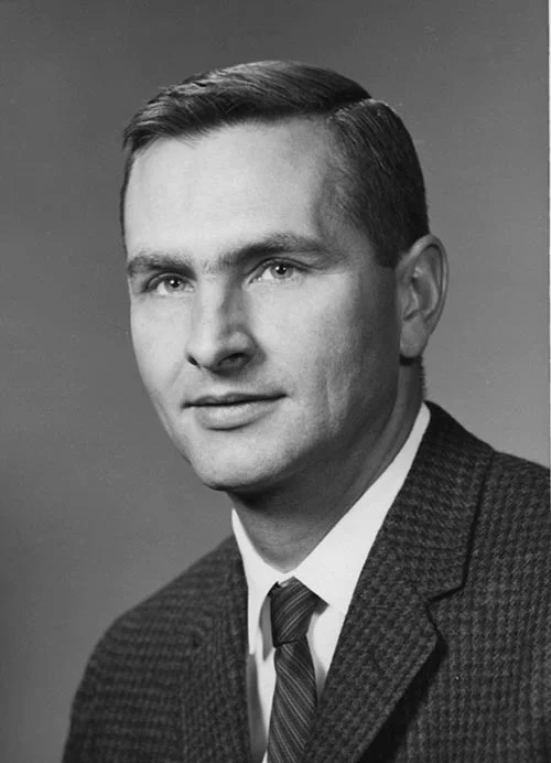 1Tom-Plaque-Portrait.jpg