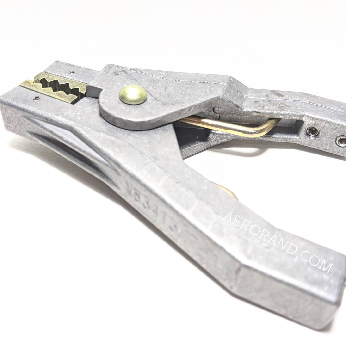M83413/7-1 is a aircraft electrical stainless steel clamp. #aerorandllc #milspec #militaryhardware #M83413