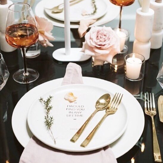 &bull;Karena from @thedinnertablenz is a beautiful person creating beautiful settings - if you're getting married in Taranaki and need help with your table styling she's your girl! &bull;
.
.
Photo ~ @the_virtue
.
. 
#drapelinen #linenhire #purelinen