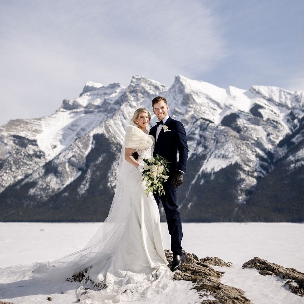 It is hard to believe it's been a year since C&amp;N tied the knot! #rockymountains sure showed up at their best that day. How lucky are we to live by such stunning locations??⁠
⁠
@tkshotz⁠
@catherinalovespetals⁠
@cflook⁠
⁠
#realwedding #winterweddin