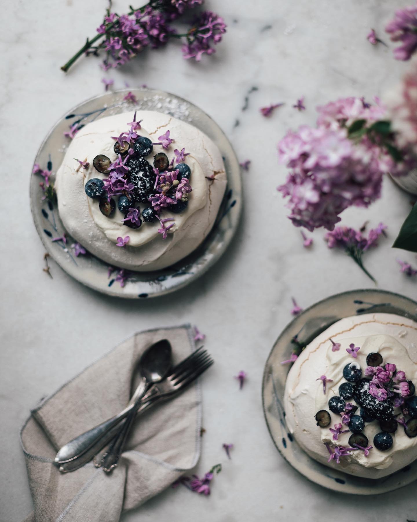 Lilac blueberries mini pavlovas I made for a pretty special occasion some time ago (poke @legreenstudio 🤍). Was told it&rsquo;s very @linda_lomelino which I take as a compliment especially when I actually take her pavlova recipe as a starting point 