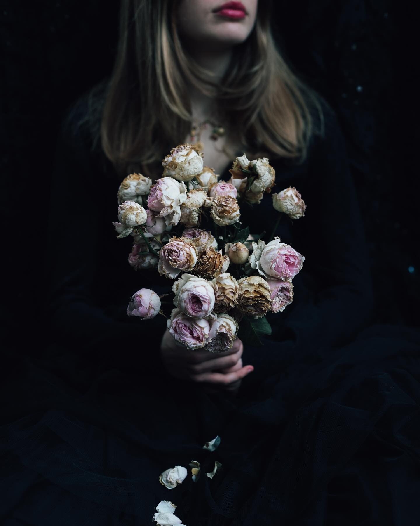 Old pics not shared that u thought deserved a space on my feed ;) and if you swipe left there is a little surprise 😻
.
.
 #alliseeispretty #agameoftones #strivetobeanartist #dearphotographer #littlewomen #fortheloveofthephotograph #thephotographersn