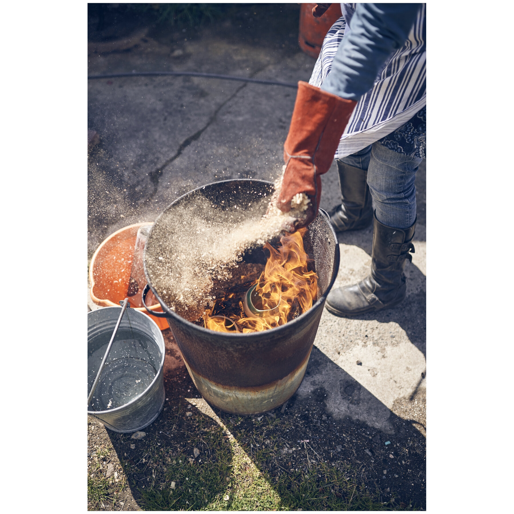 Adding Sawust to hot pots_Lucktaylor Ceramics_Photo credit_Jesse Wild.jpg