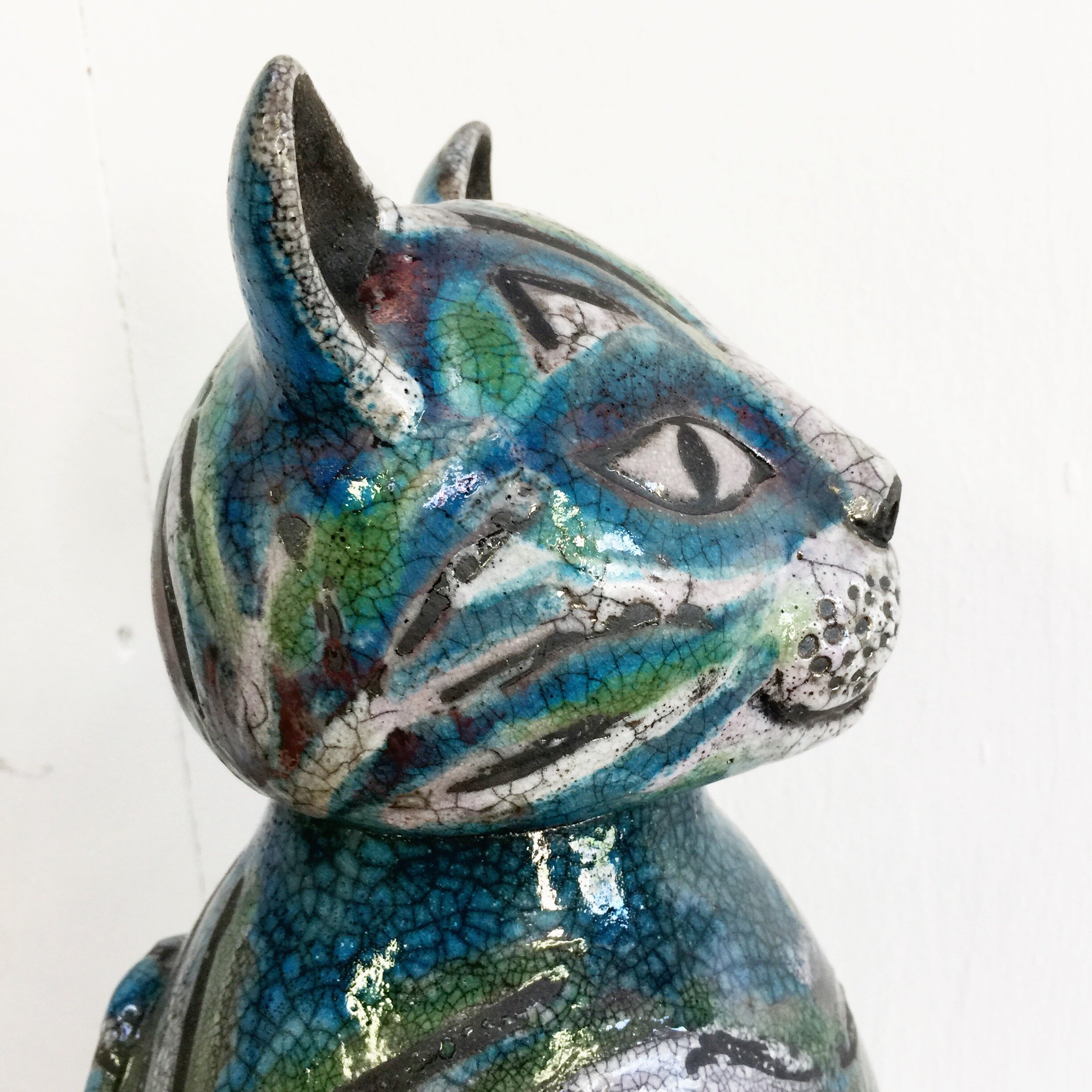 Cat urn profile.JPG