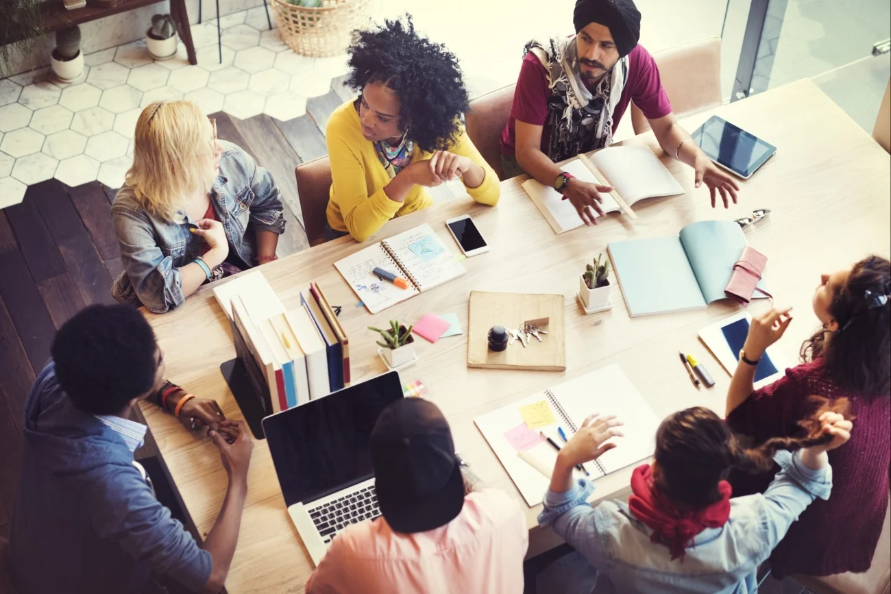 20160325173424-diversity-workplace-meeting-talking-teamwork.jpg