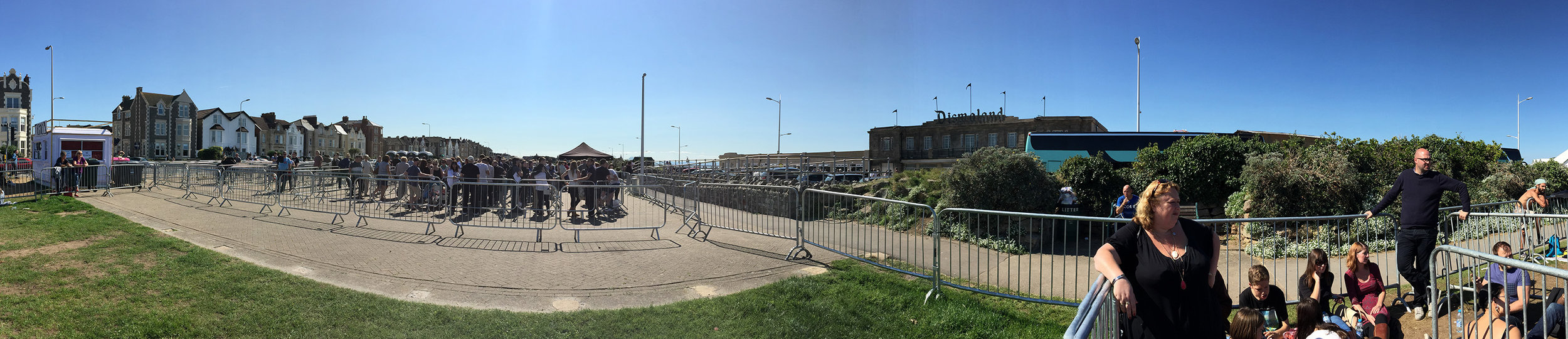 dismaland_queue.jpg