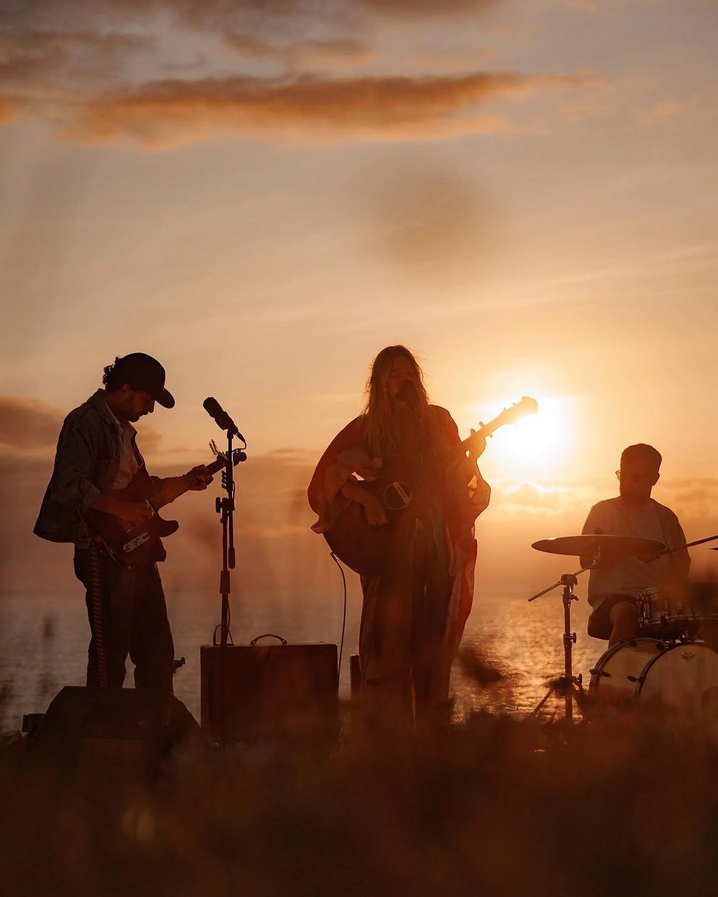 we sold out @bedruthanlive last night!! 🔮 what a glorious sunset, thank you to everyone who came out and shoutout to our gorgeous friend @daisyclarkmusic and our new friends @olliedixon &amp; co for smashing their sets ✨💮

Photography by @daniel_in