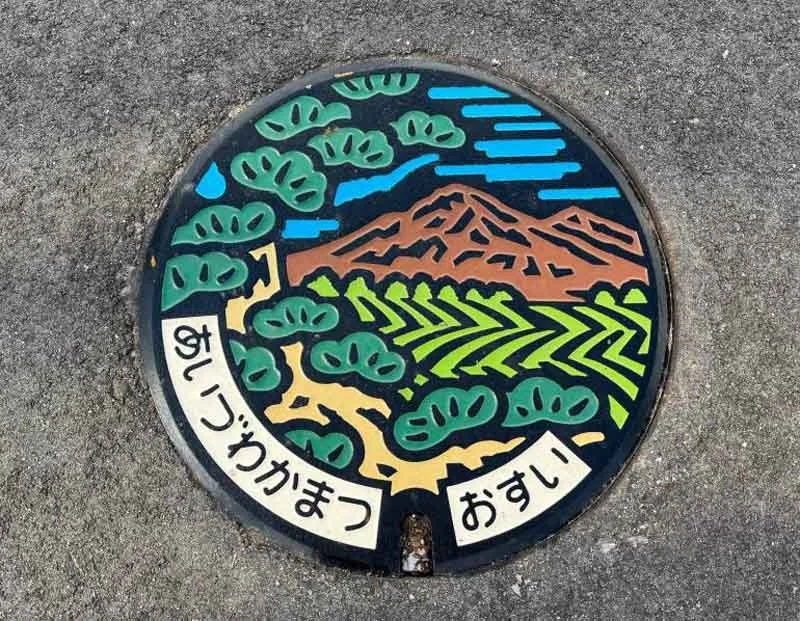 japanese manhole covers 02.jpg