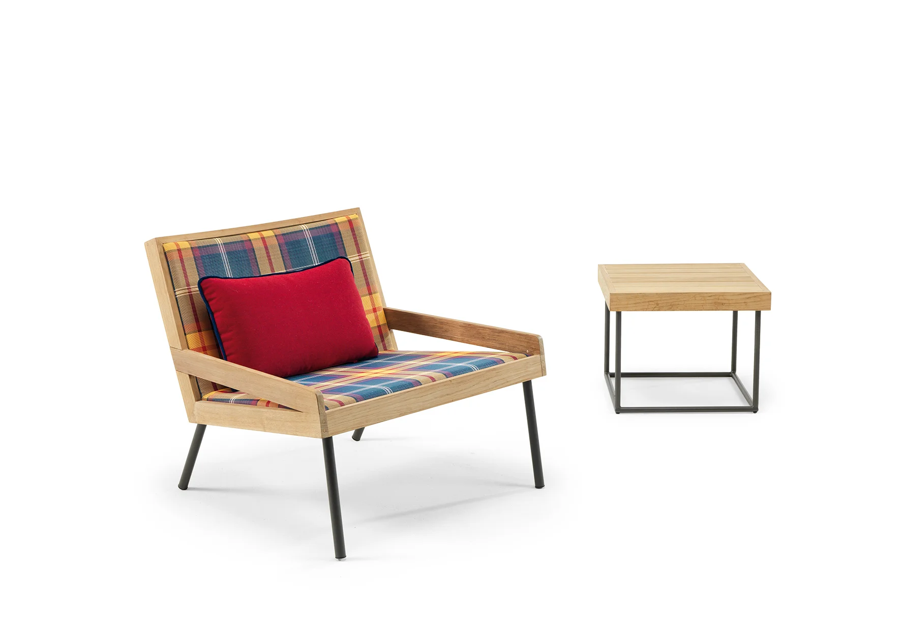 A_Mountain_LoungeChair_tartan_coffeetable.jpg
