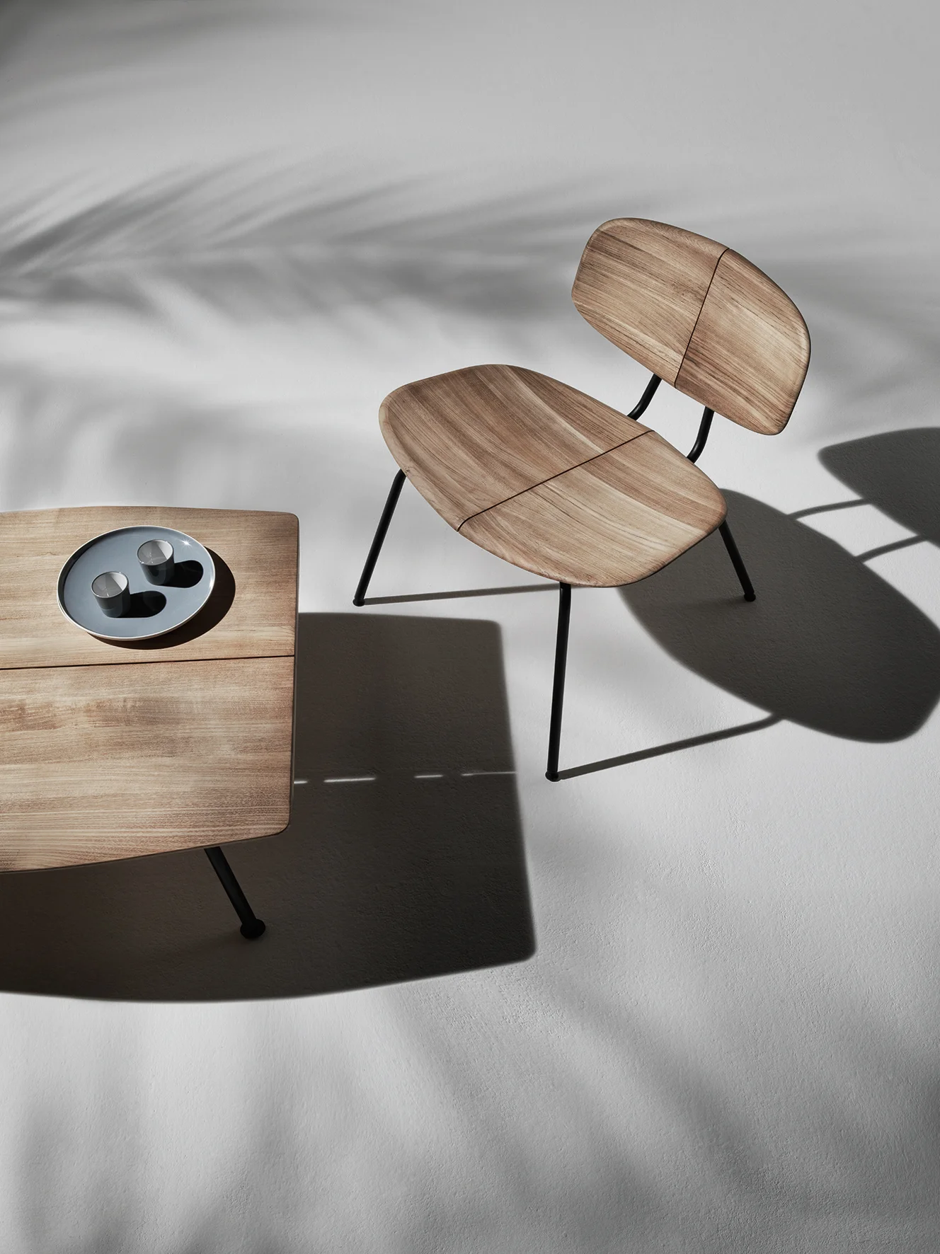 Agave_LoungeChair_Table_MaxGardone.jpg