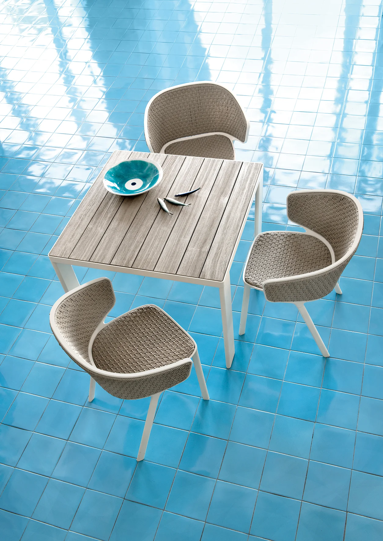 Pluvia_diningset_1.jpg