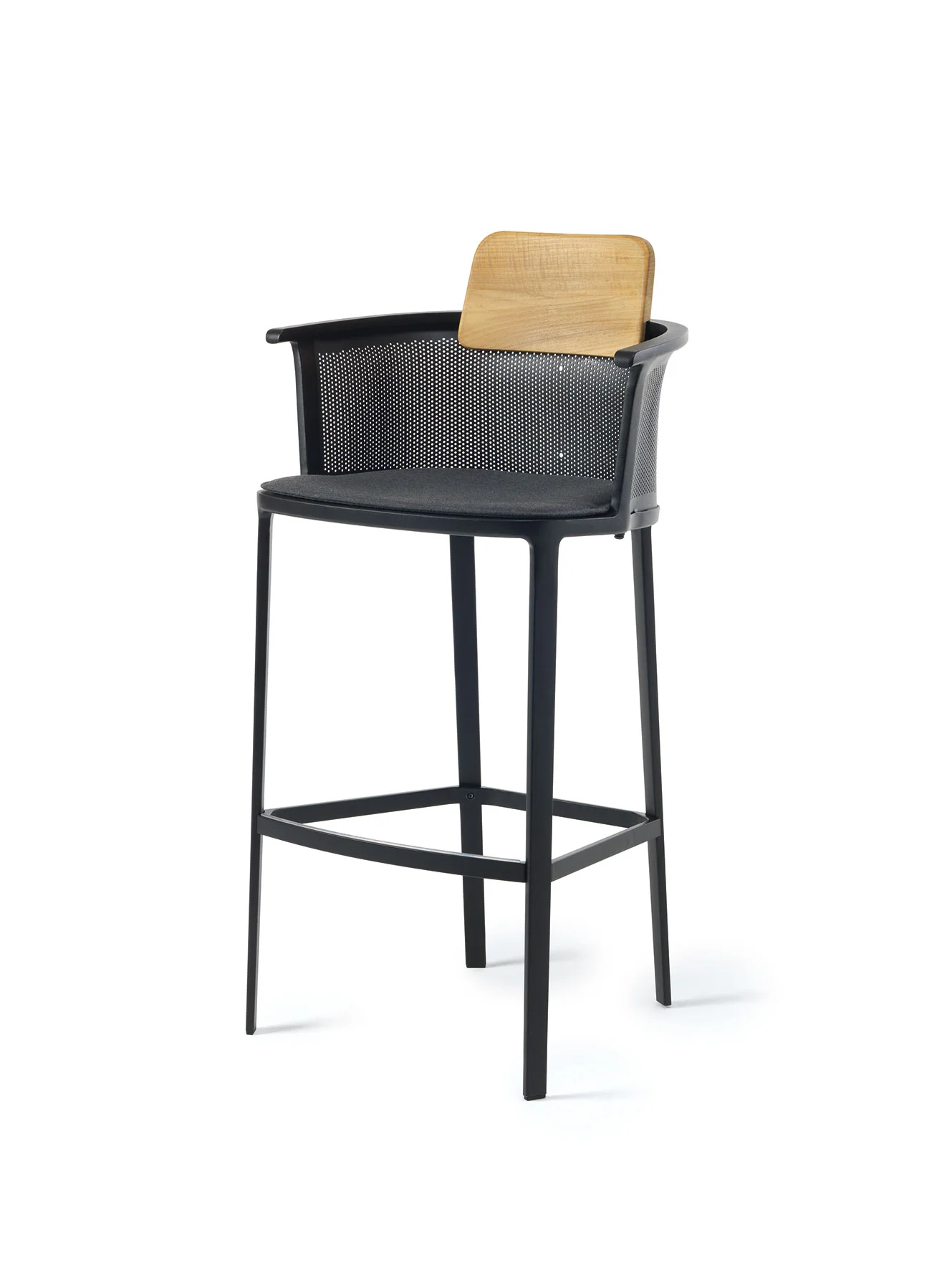 Nicolette_highstool_2019.jpg