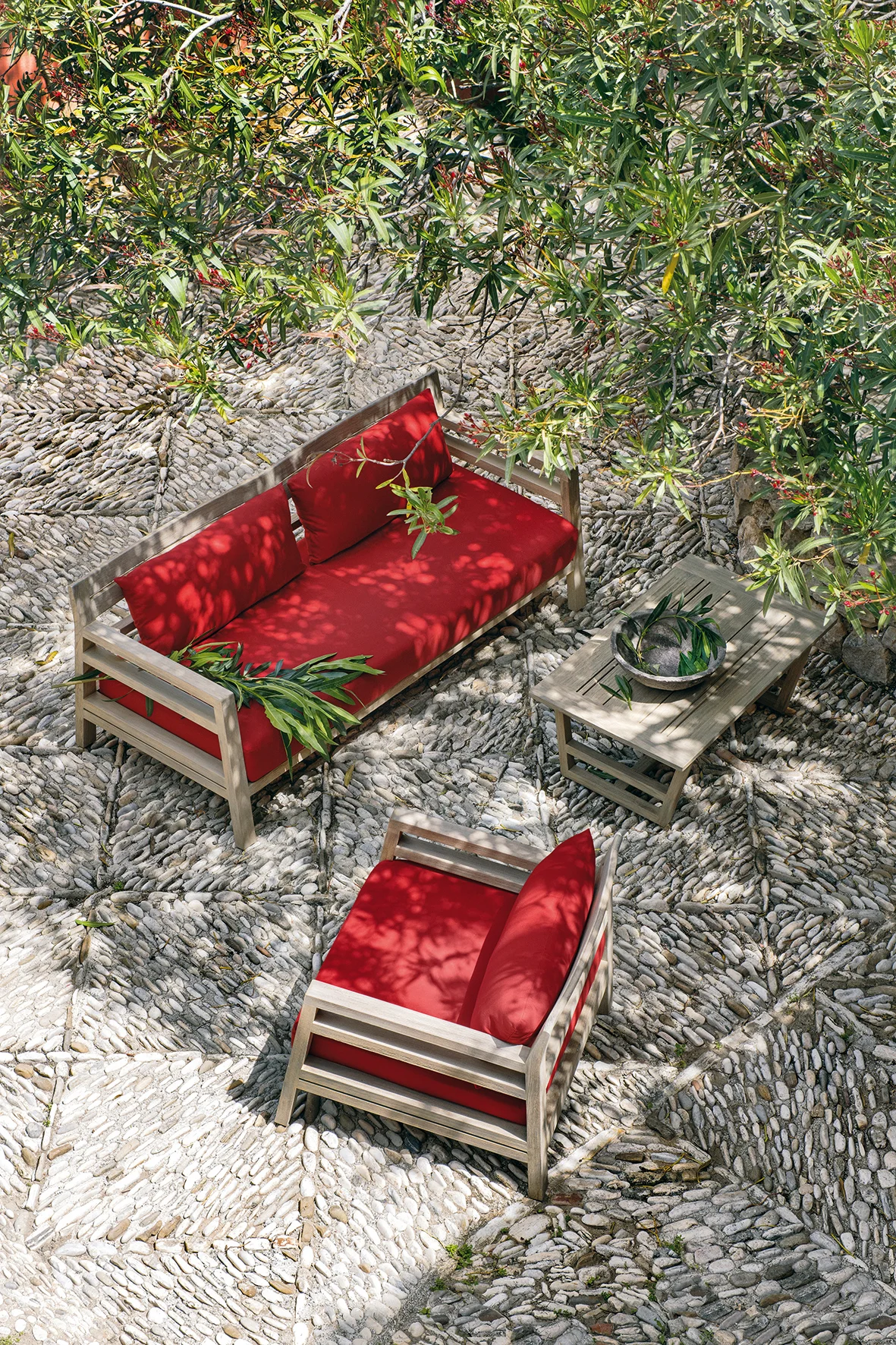 Costes_cherryred.jpg