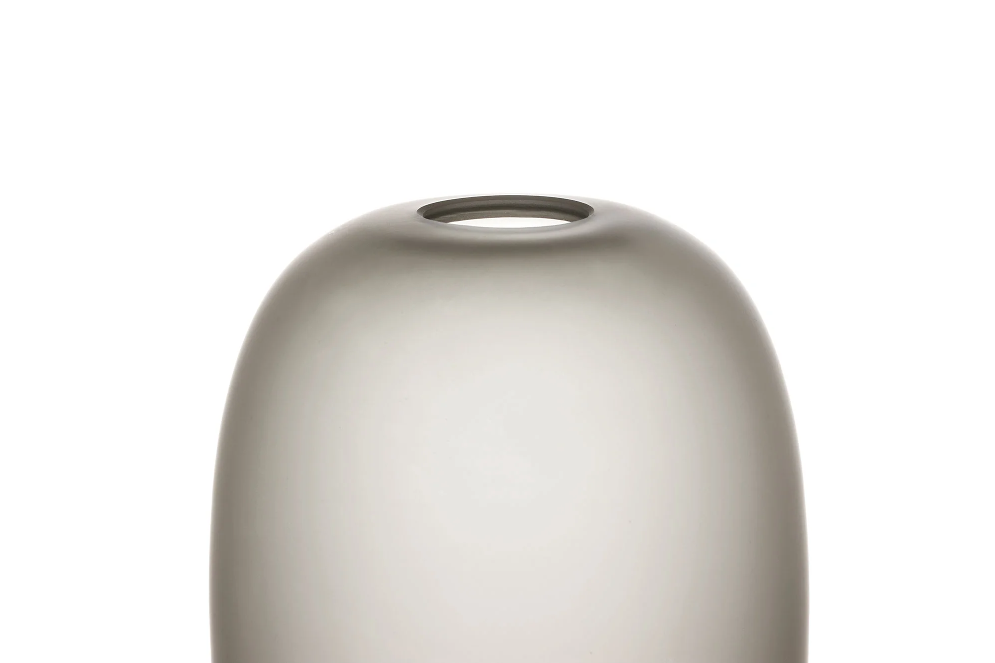 Lucerna_detail_blownglass_ae_lightanthracite_2019.jpg