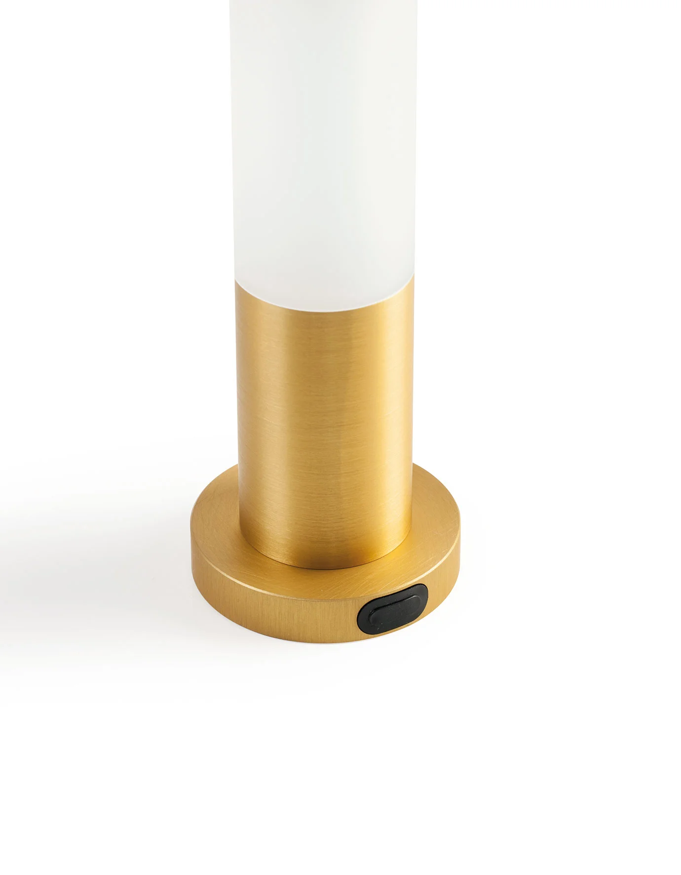 Lucerna_bressplated_aluminium_detail_base_2019.jpg