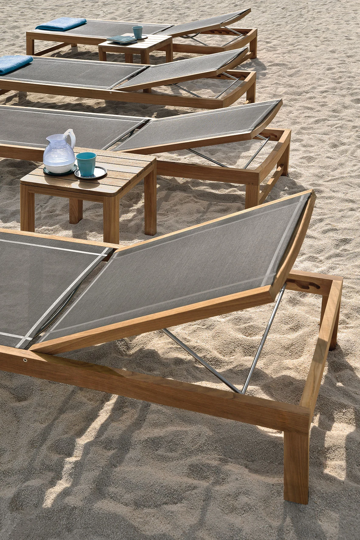 Sand_sunbedSide.jpg