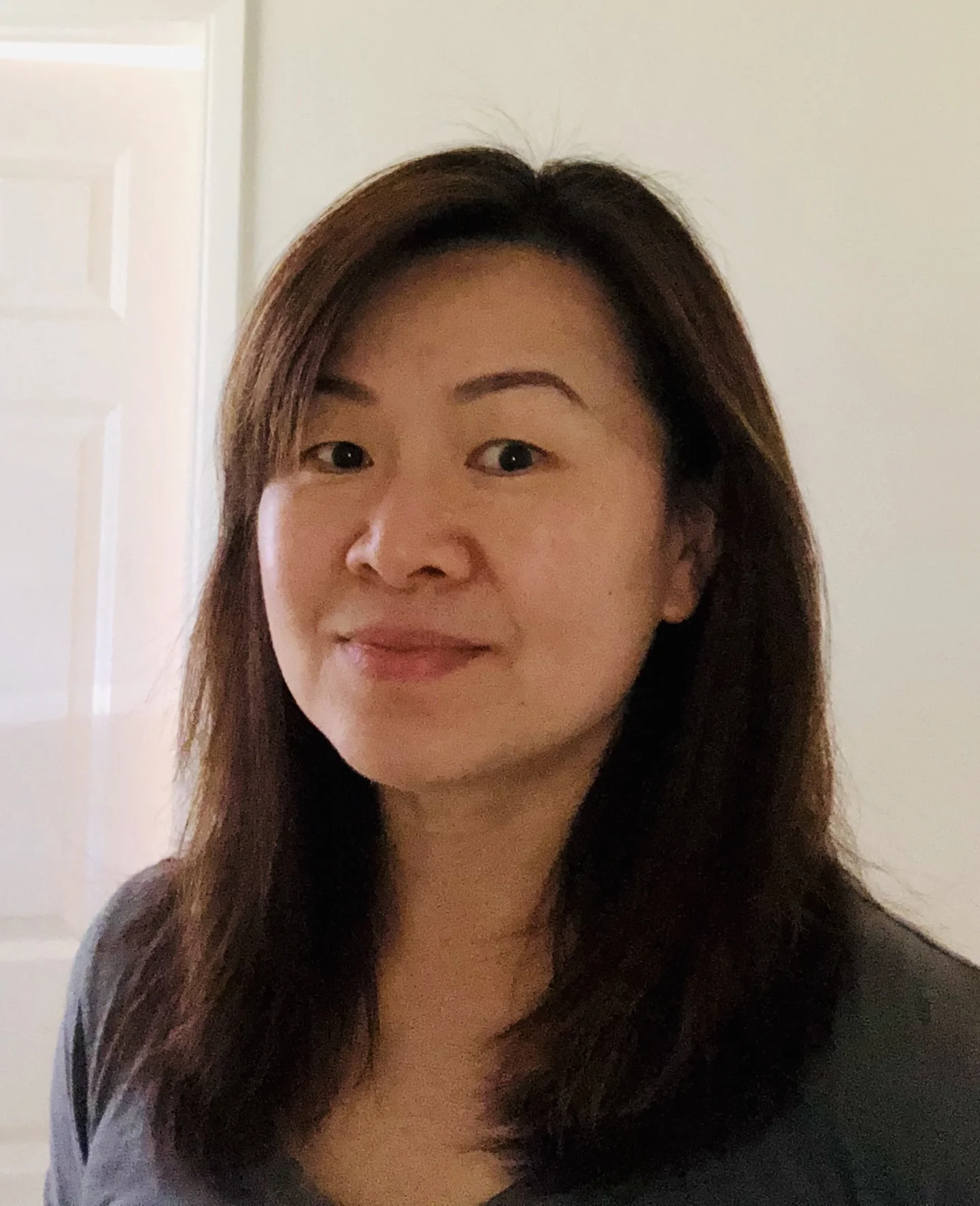 Yan Guan headshot.jpg
