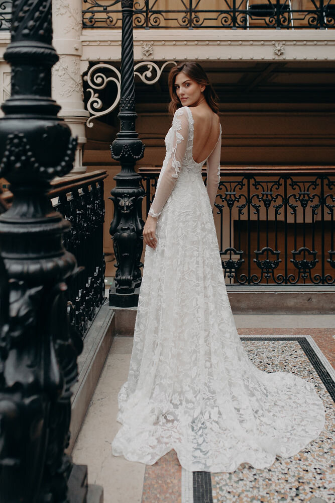 Alena Leena  Strike Bridal Bar