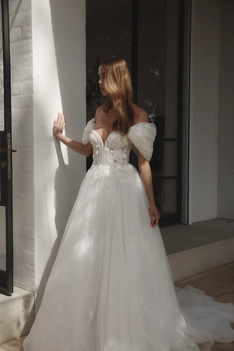 Alena Leena  Strike Bridal Bar