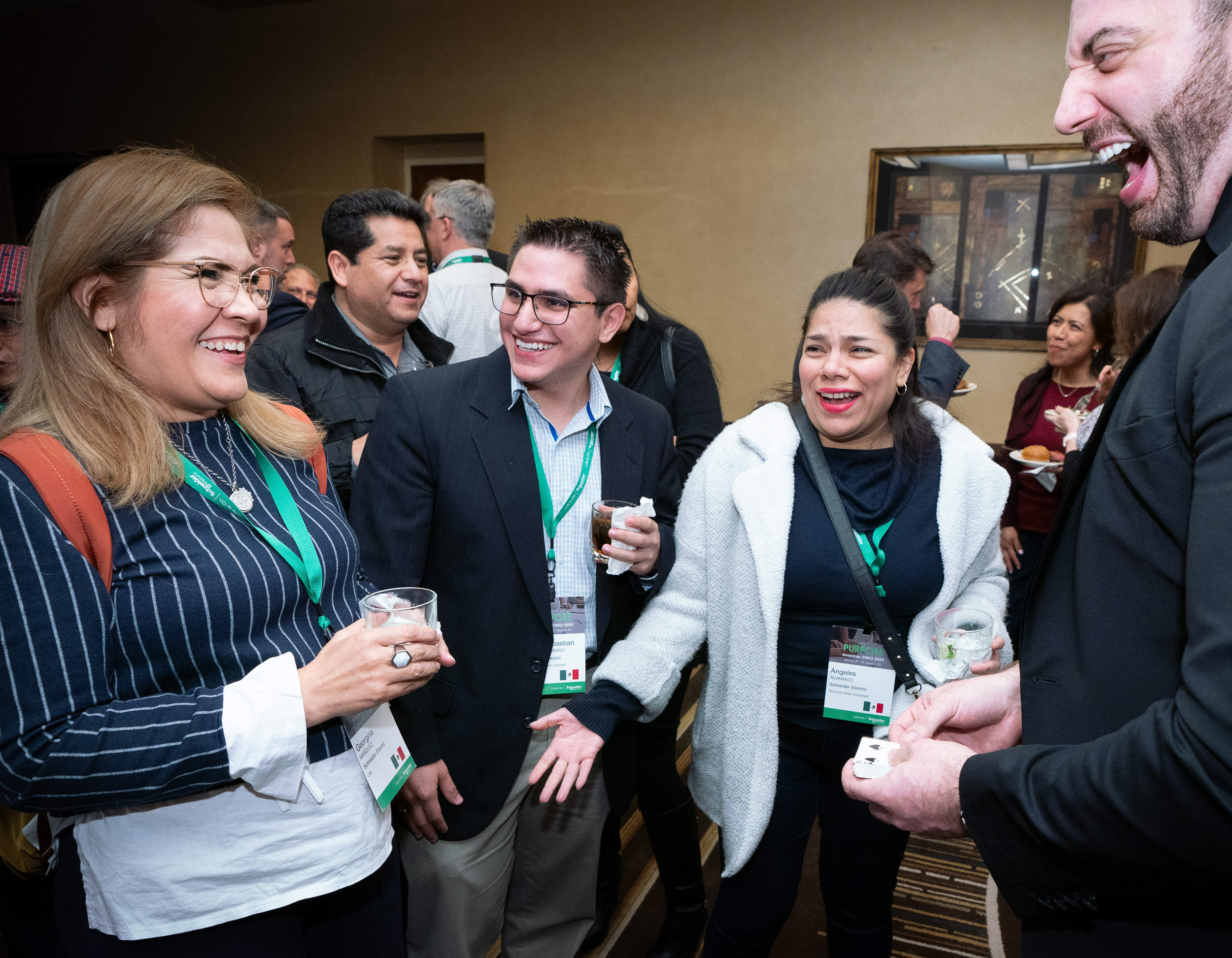 Hyatt Regency Houston Event Magician - Agustin Tash - Schneider Electric-14.jpg