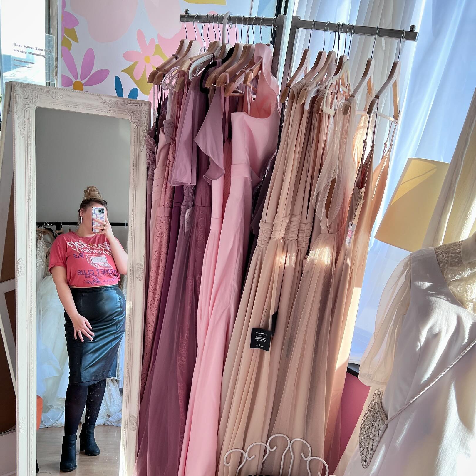 Important consignment update: 

Selling preowned formal gowns/ bridesmaid dresses was a dream that did not work. 
I have been working behind the scenes to navigate the busy store schedule + bridal loft to have time to pack up our remaining consignmen